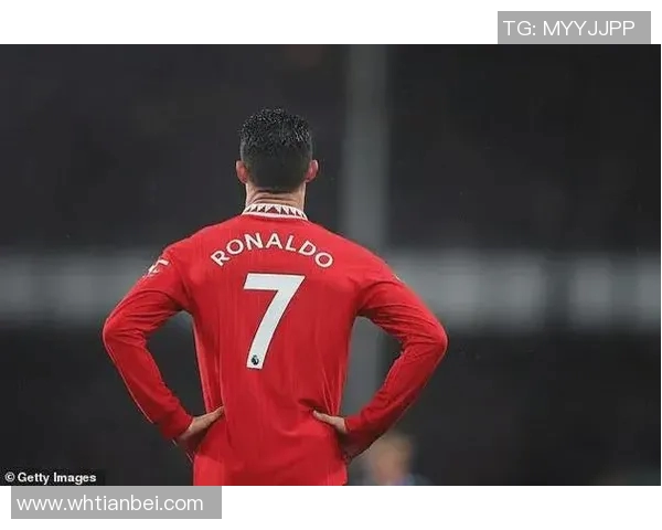 C罗背影头像展现足球明星风采与魅力的完美结合